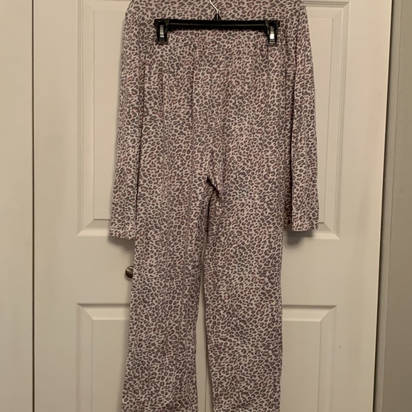 Karen Neuberger Animal Print Pajama Set Medium in Like New Condition - Picture 6 of 14